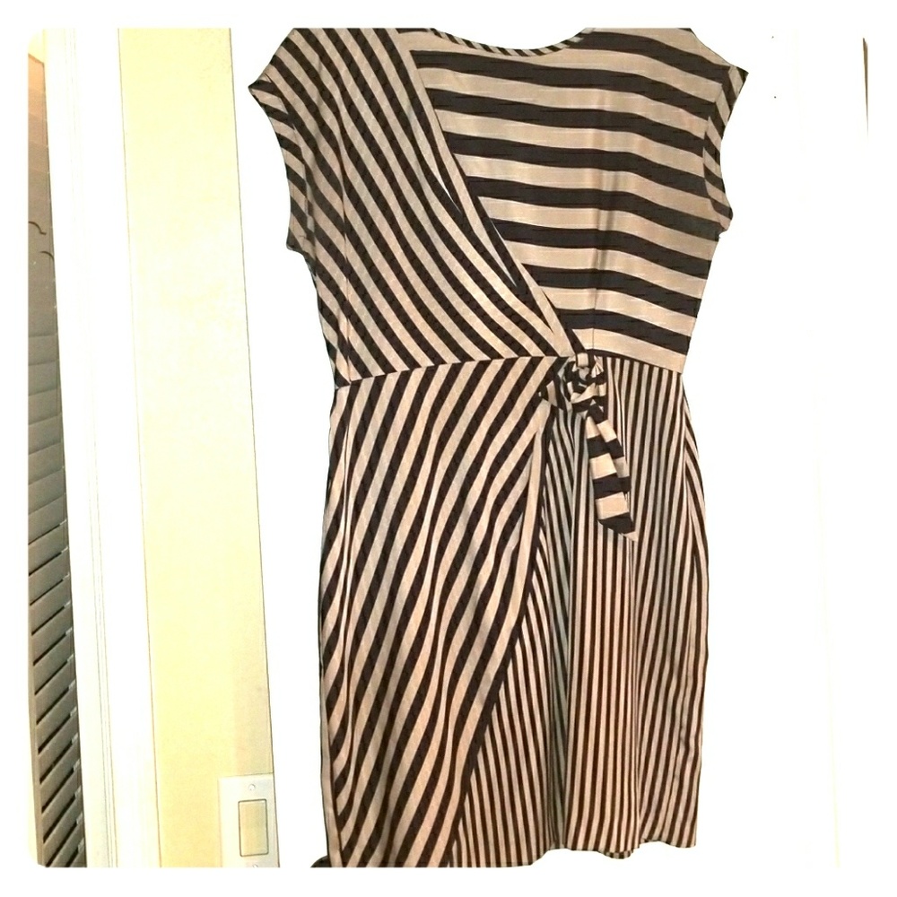 Beautiful stripped dress!